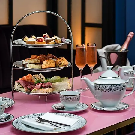 Hotel The Savoy