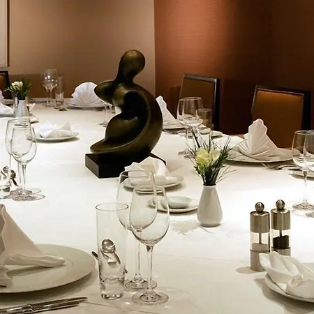 The Savoy Отель Лимерик