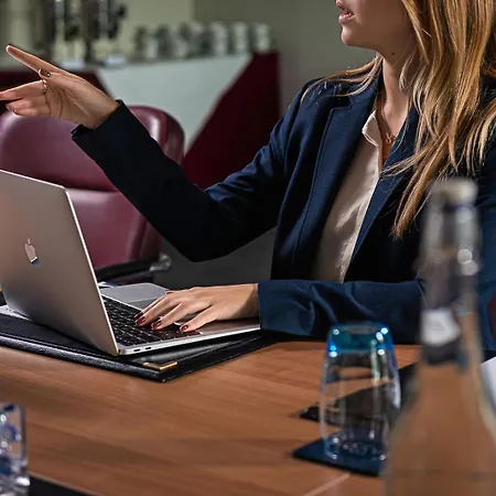 The Savoy Szálloda Limerick Junction