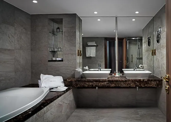 Отель The Savoy 5*