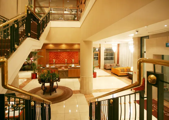 Отель The Savoy Лимерик