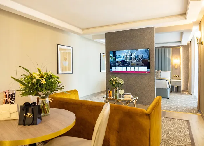 Отель The Savoy 5*